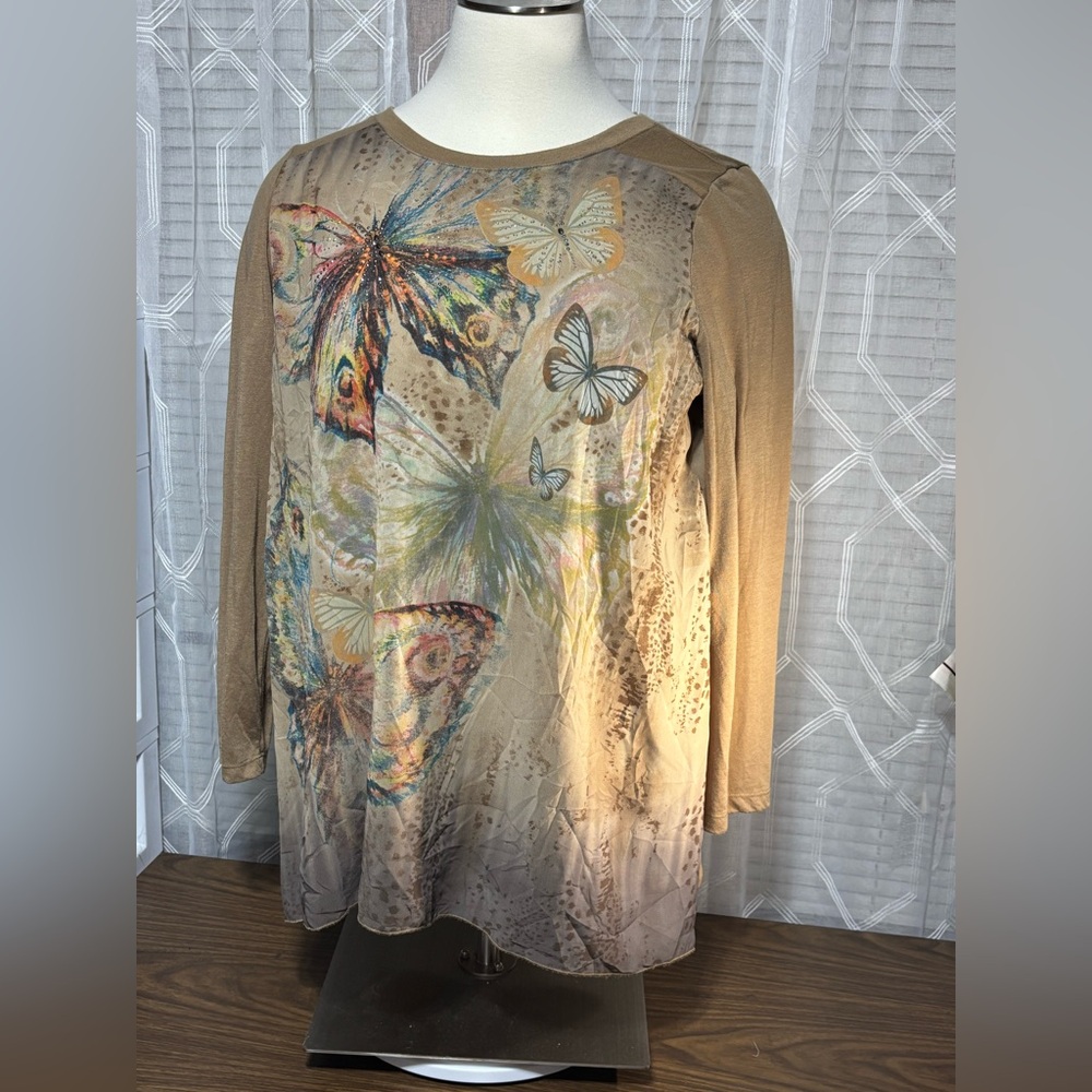 Closet Full XXL Tan Butterfly Print Women's Top Lined Long sleeve 32”L 25” P2P
